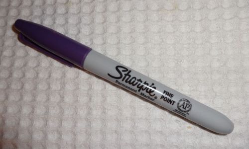 1 NEW Sharpie Fine Point Permanent Marker - Purple
