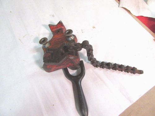 R61316: Chain Pipe Vise with GOOD Teeth, Rigid BC-2A, Capable of Holding Pipes from 1/8 to 2-1/2 Inches.
