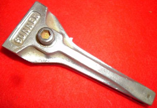 One unit of the Sunnen Hone Machine Emery Cloth Clamp (Item Number 61914).