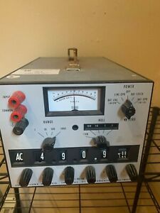 Working Used Fluke 887AB Voltmeter for Measuring Differences in Voltage
